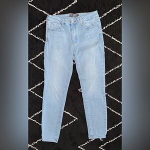 ⚽️3/$45 
Just USA 29 fits petite jeans